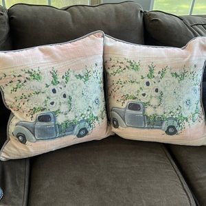 Set of 2 Kirklands spring/summer pillows.